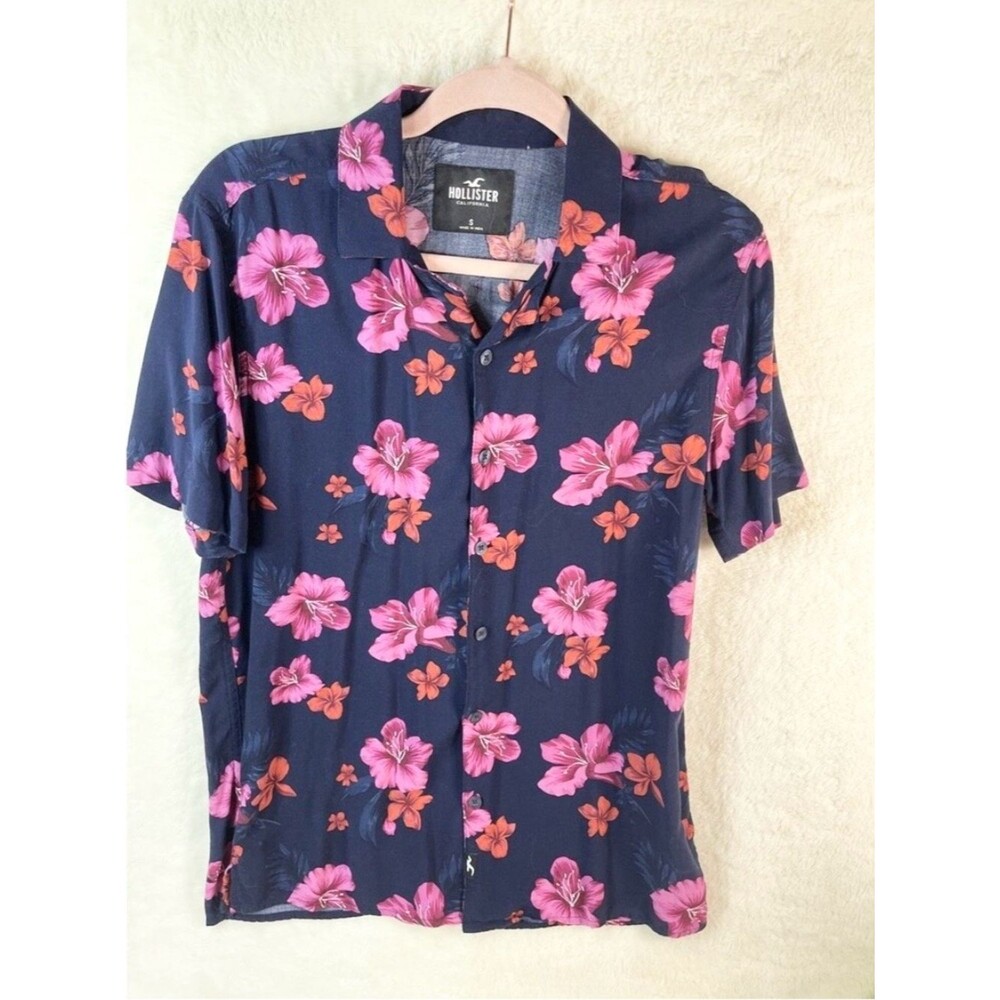 Hollister Men’s Tropical Floral Button-Up Shirt – Navy Pink Flowers – Size Small